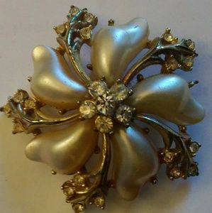 Cora Floral Brooch